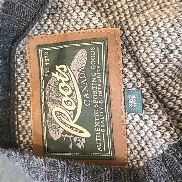 Roots Gray and Cream Cardigan wool Sweater - Picture 4 of 5